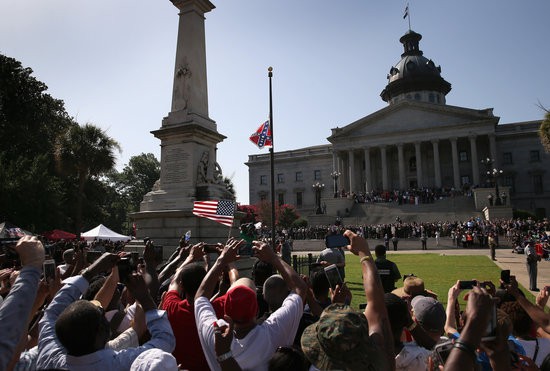Ole Miss Removes Mississippi Flag With Confederate Emblem