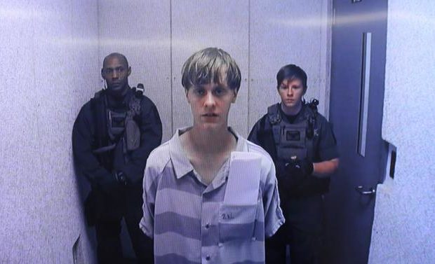 US Attorney General Loretta Lynch to Decide if Accused Charleston Church Shooter Dylann Roof Faces Death Penalty