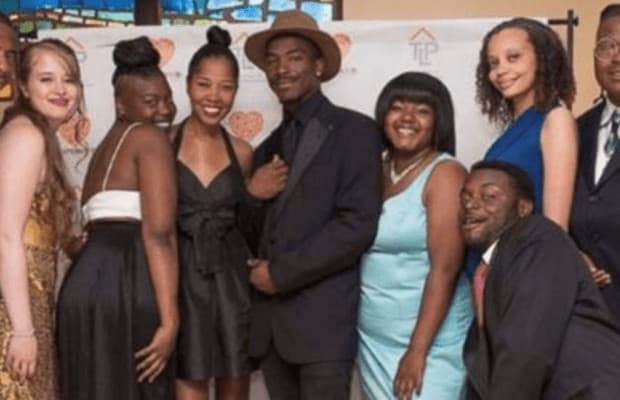 Chicago Non-Profits Host Prom For Homeless Students